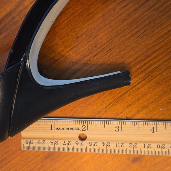 Isaac Mizrahi for Target black leather shoes. 3 inch high heels. Ankle strap. - Picture 5 of 5